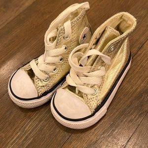 Converse size 4